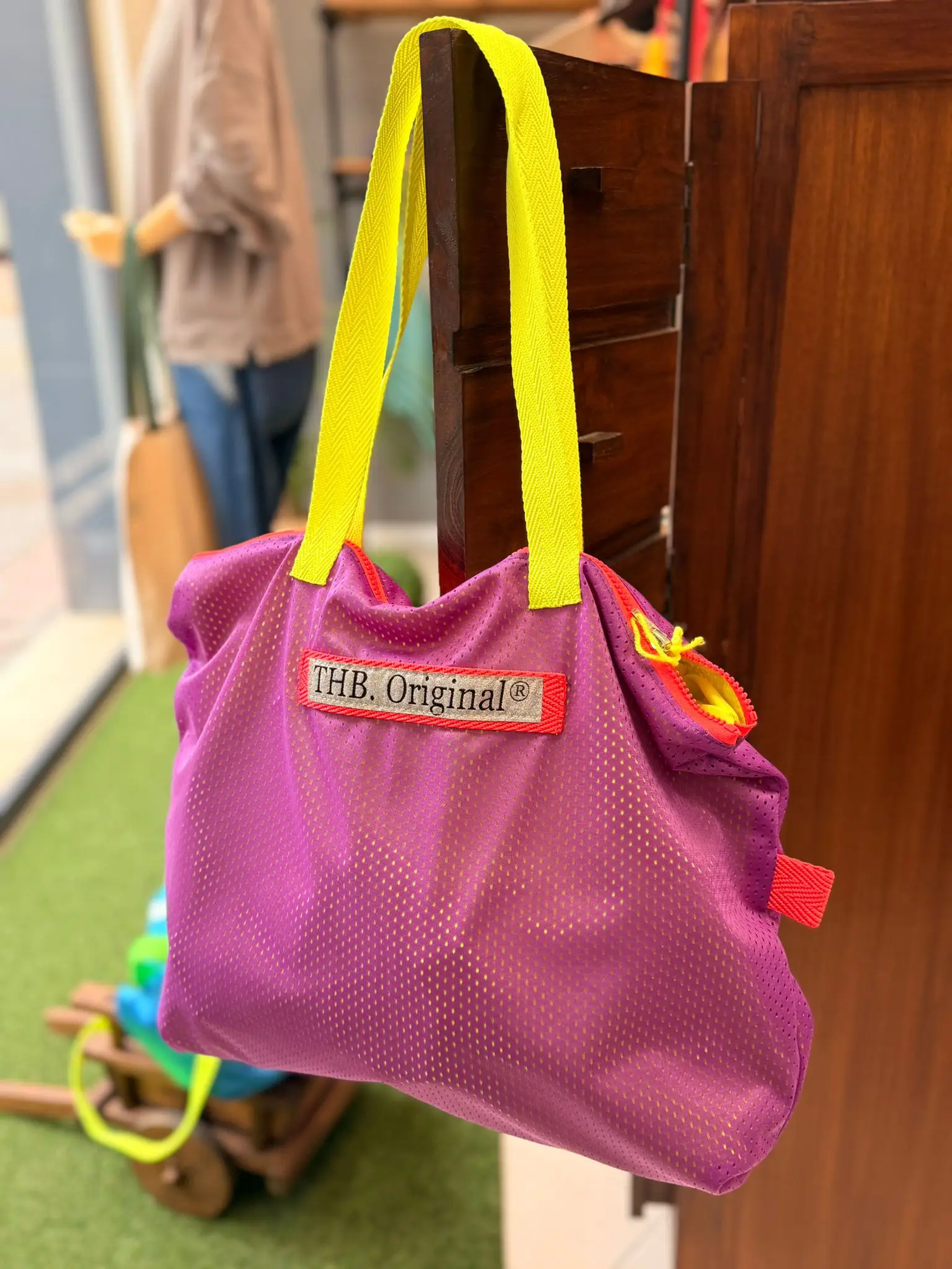 Thb Zipper